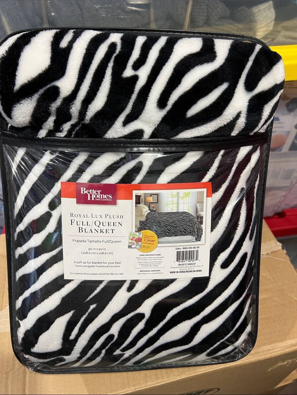 New zebra full queen throw blanket NIP plush black white